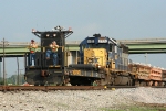 CSX 9472 encharged of the yard job to Chester